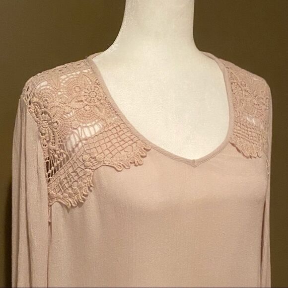 Chico’s Tan Crocheted Top Blouse Size Large - Picture 4 of 11